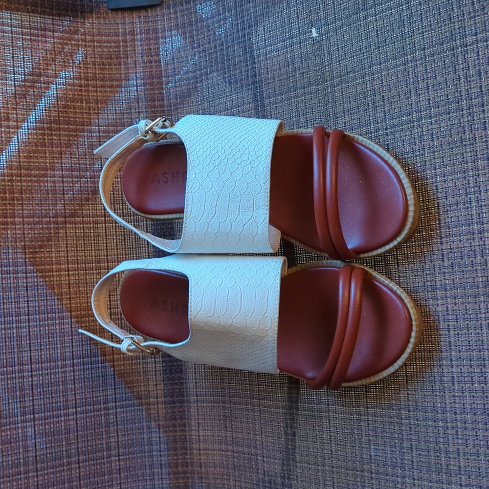 Snake skin pattern wedge sandals